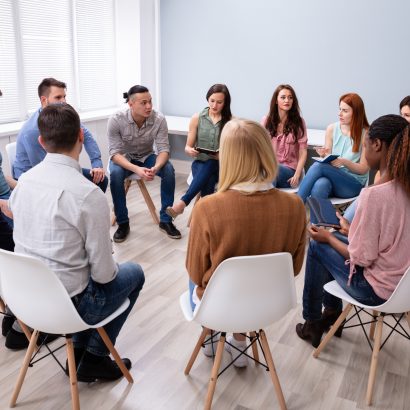 Young,Multiracial,Millennial,Friends,Sitting,In,Circle,Having,Group,Discussion